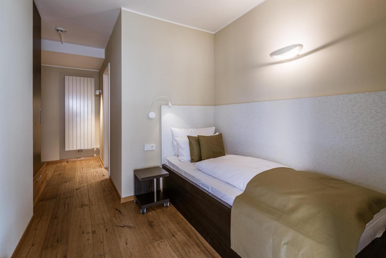 Hotel / Weingut Meintzinger Frickenhausen am Main Kültér fotó